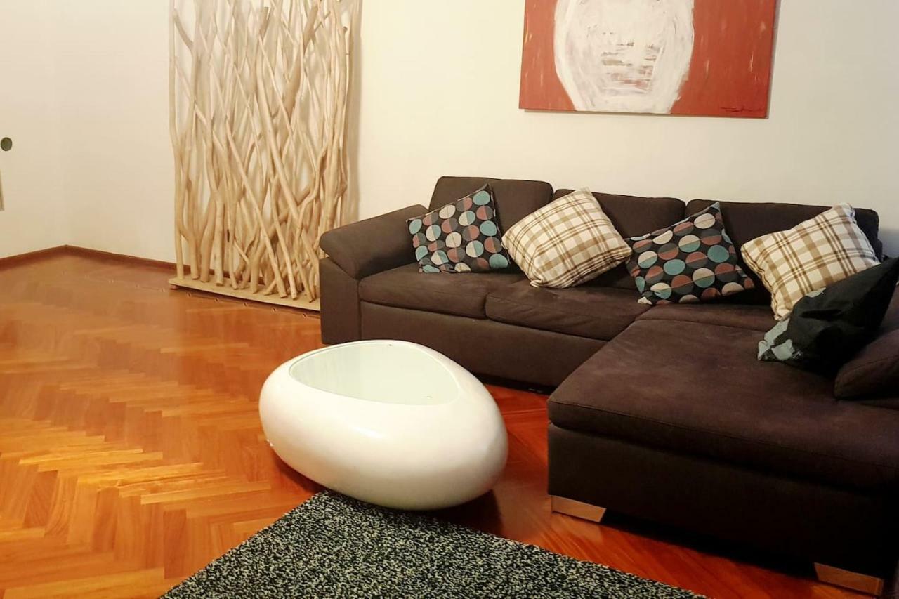 The Kolin Grand Downtown Apartment